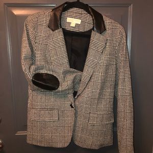 Beautiful houndstooth jacket with leather details